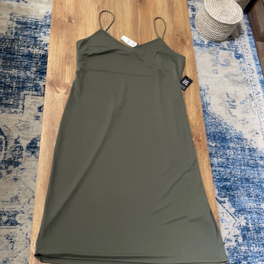 Express lightweight dress - Picture 2 of 9